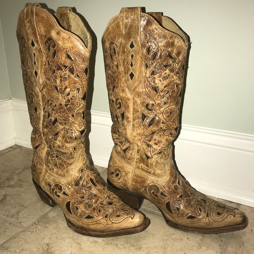 Corral Boots 👢🐴 Must go! Make offer!
